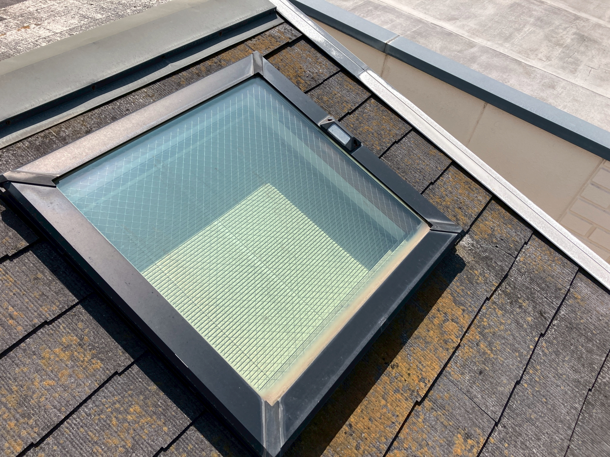 雨漏りしているトップライト